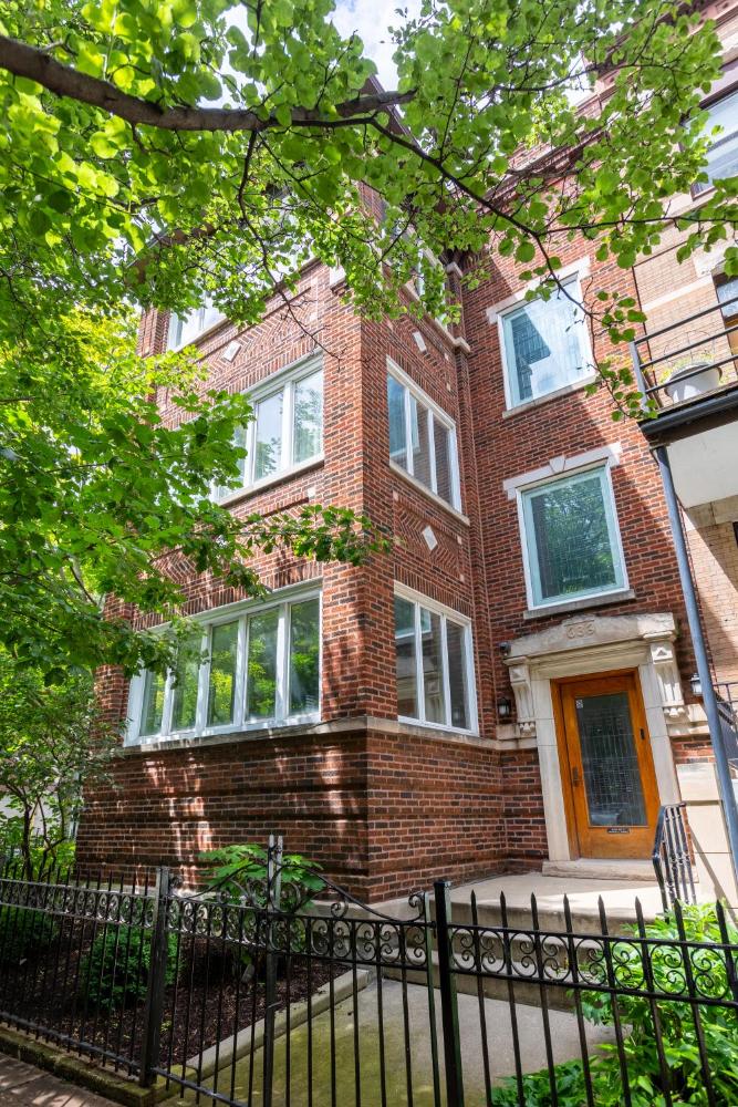Lakeview East Apartment